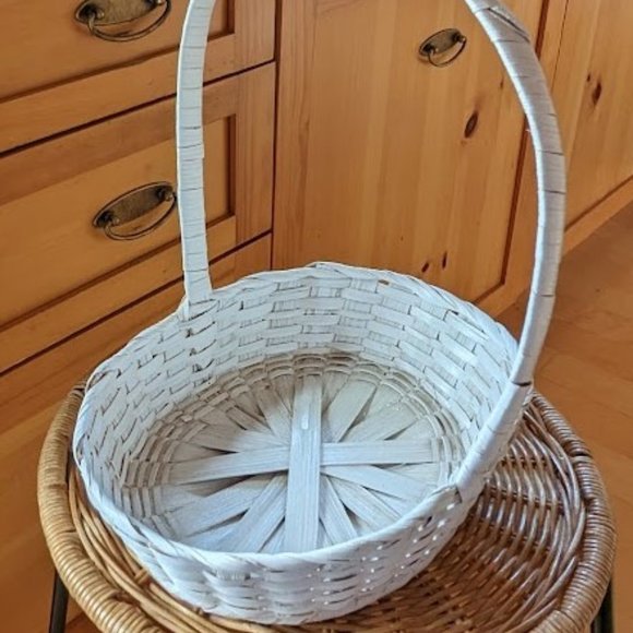 REDUCED Vintage Medium-Sized Shallow White Basket With Handle c Early 1990s - Picture 3 of 7